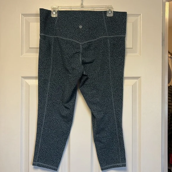 Athleta, salutation II textured tight size 1X very gently used great shape - Picture 2 of 8